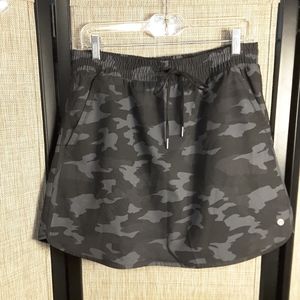 Apana Black Camo Skort Size Large